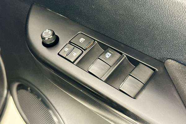 2019 Toyota HILUX SR (4x4) GUN126R MY19 4X4