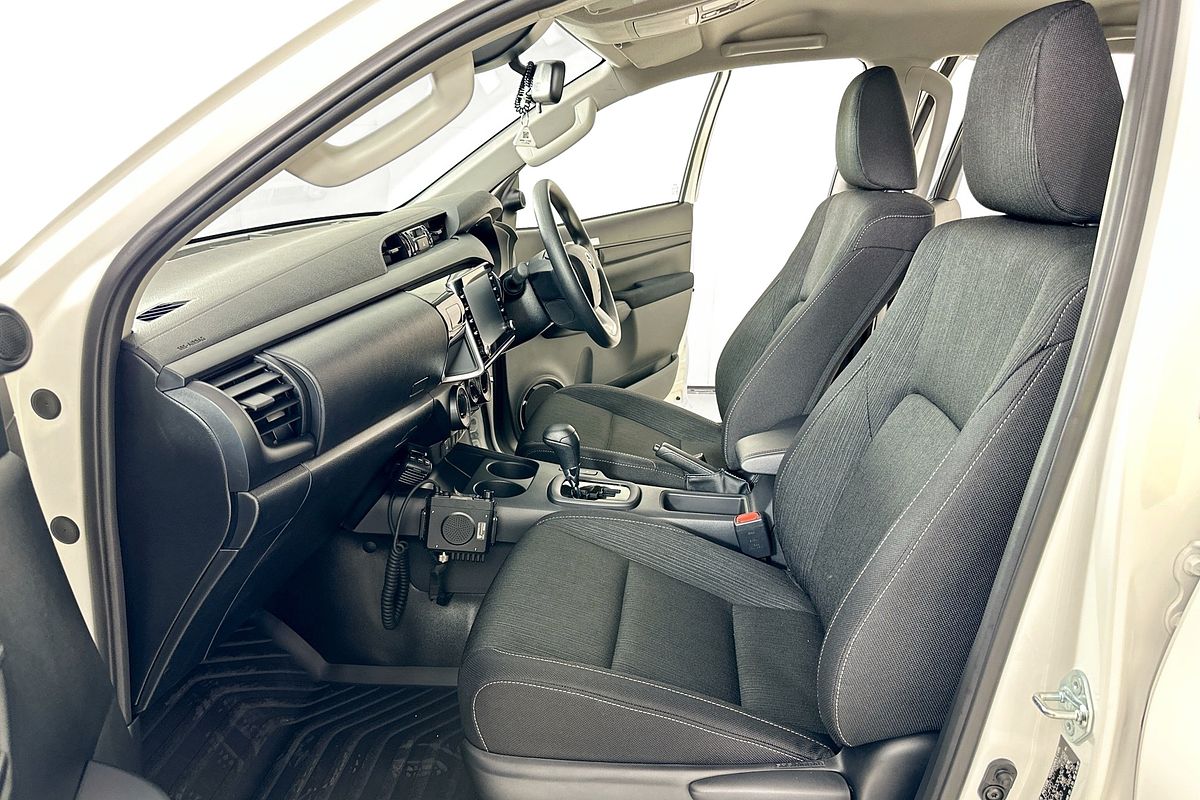 2025 Toyota HILUX SR (4x4) STEEL WHEELS GUN126R RC 4X4