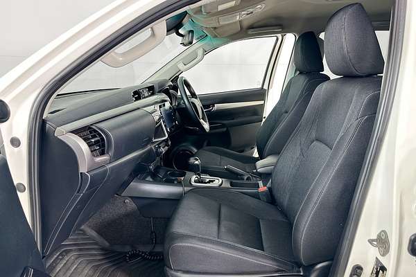 2021 Toyota HILUX SR5 (4x4) GUN126R 4X4