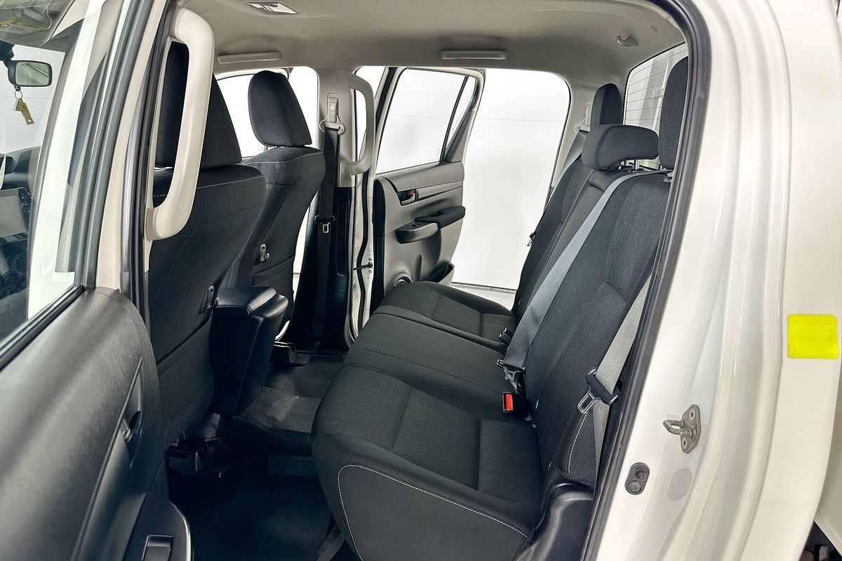 2022 Toyota HILUX SR (4x4) STEEL WHEELS GUN126R 4X4