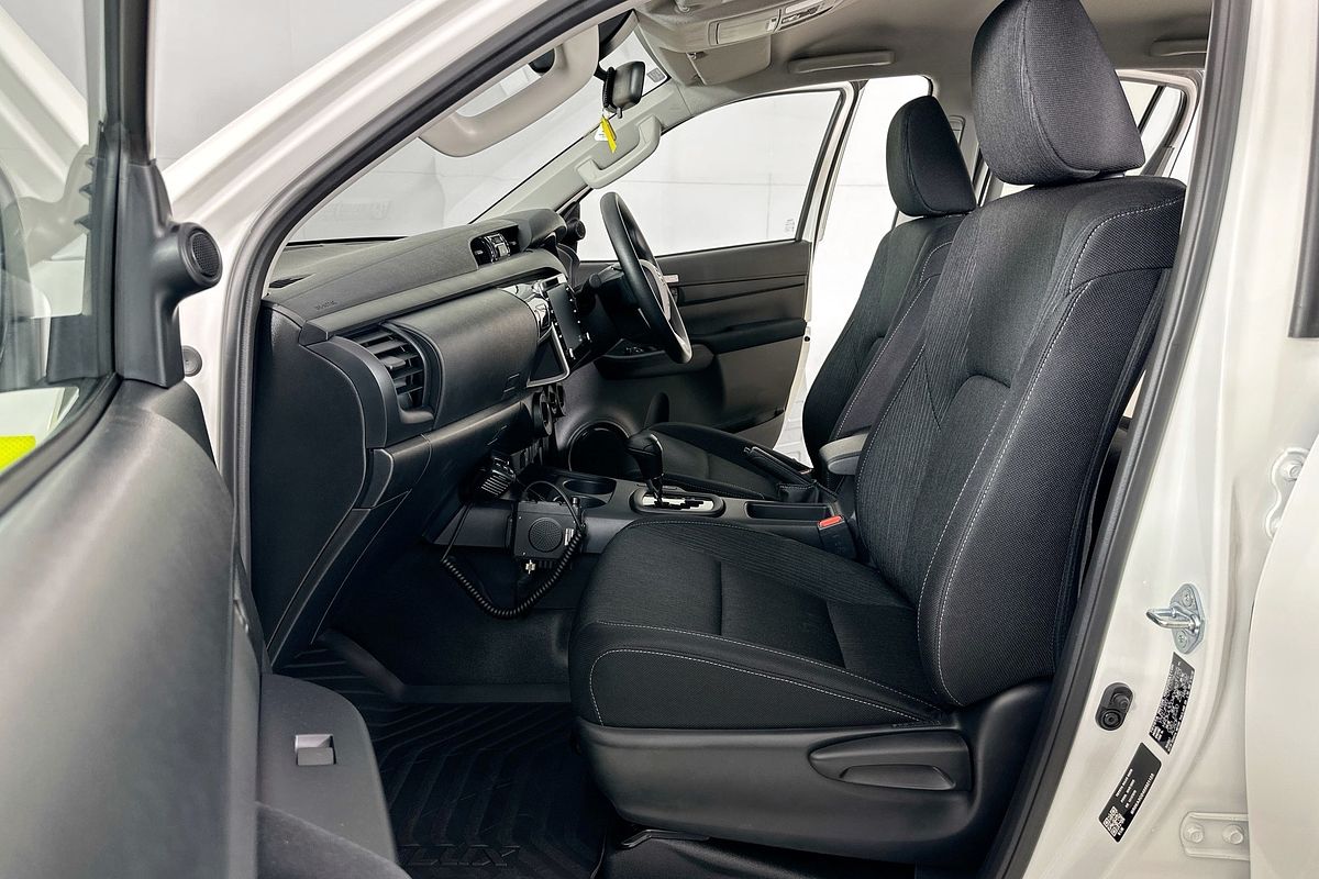 2025 Toyota HILUX SR (4x4) STEEL WHEELS GUN126R RC 4X4