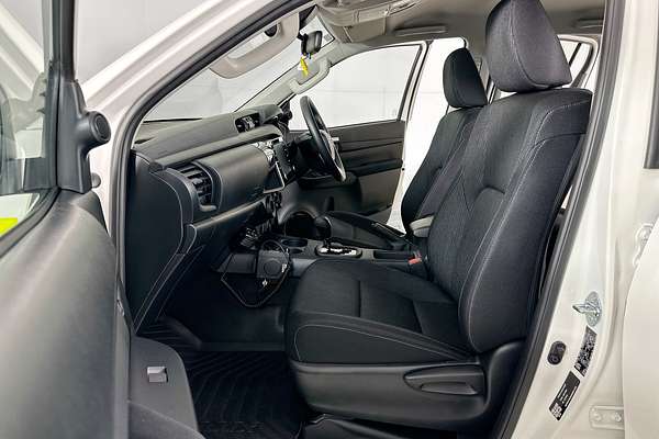 2025 Toyota HILUX SR (4x4) STEEL WHEELS GUN126R RC 4X4