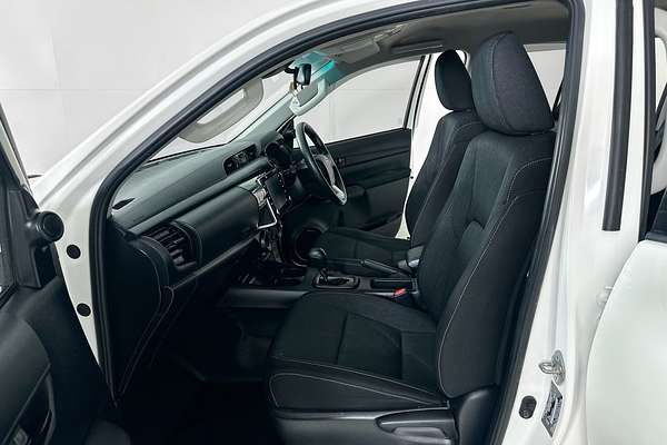 2020 Toyota HILUX SR (4x4) GUN126R FACELIFT 4X4