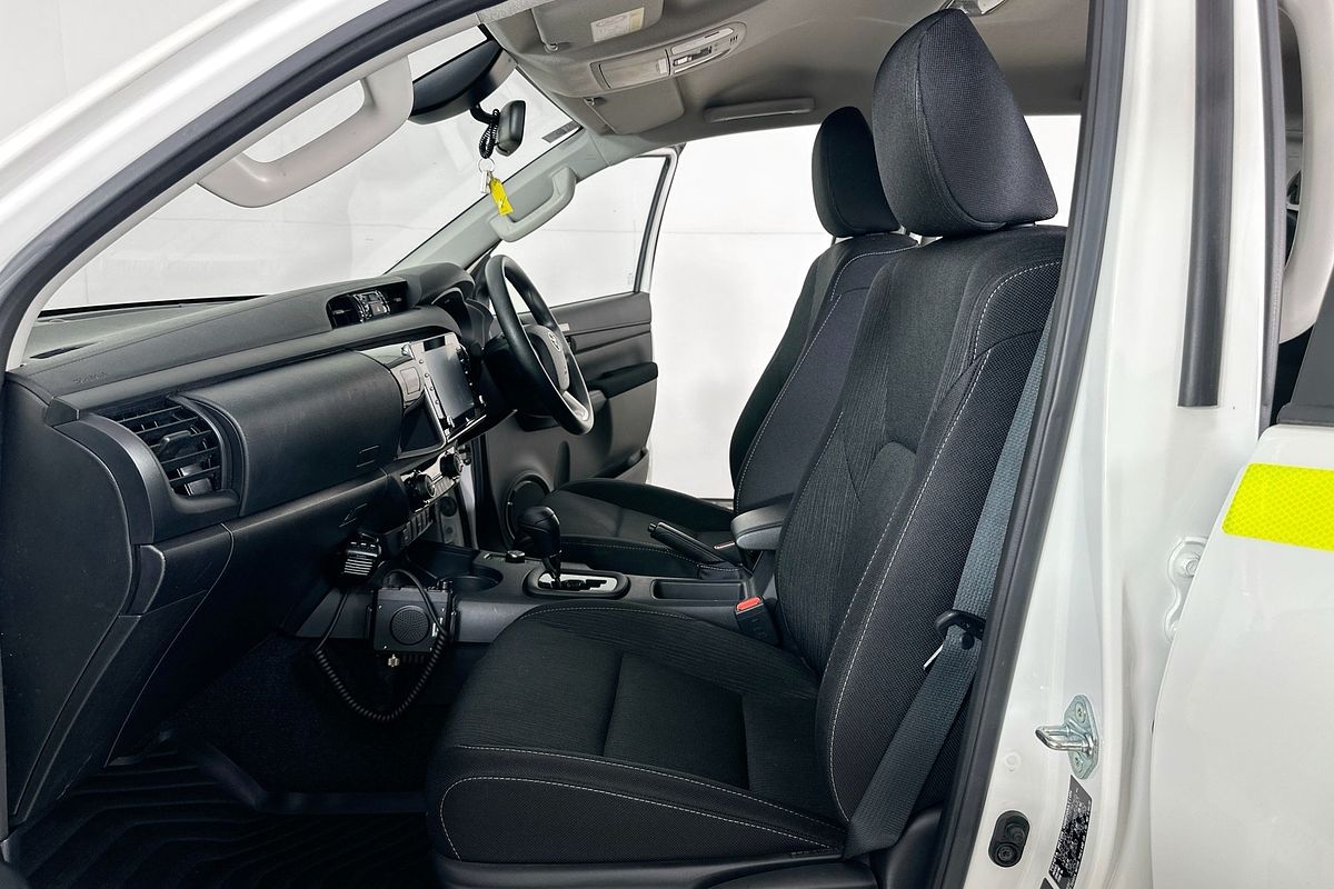 2024 Toyota HILUX SR 48V (4x4) GUN126R 4X4