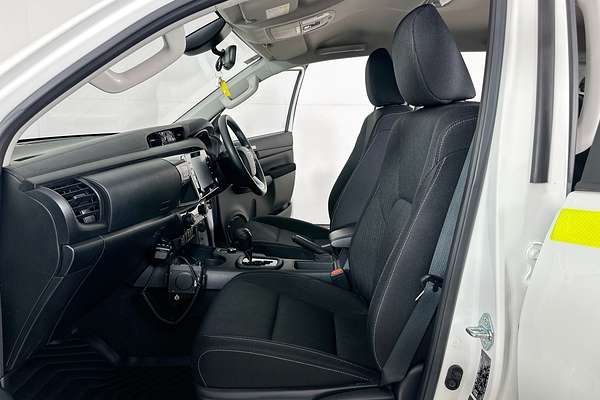 2024 Toyota HILUX SR 48V (4x4) GUN126R 4X4