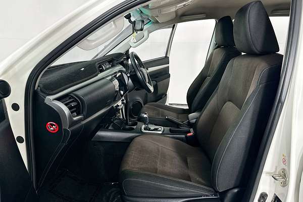 2018 Toyota HILUX SR5 (4x4) GUN126R MY17 4X4