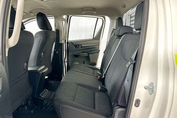 2025 Toyota HILUX SR (4x4) STEEL WHEELS GUN126R RC 4X4