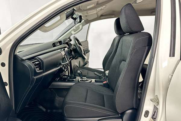 2020 Toyota HILUX SR (4x4) GUN126R FACELIFT 4X4