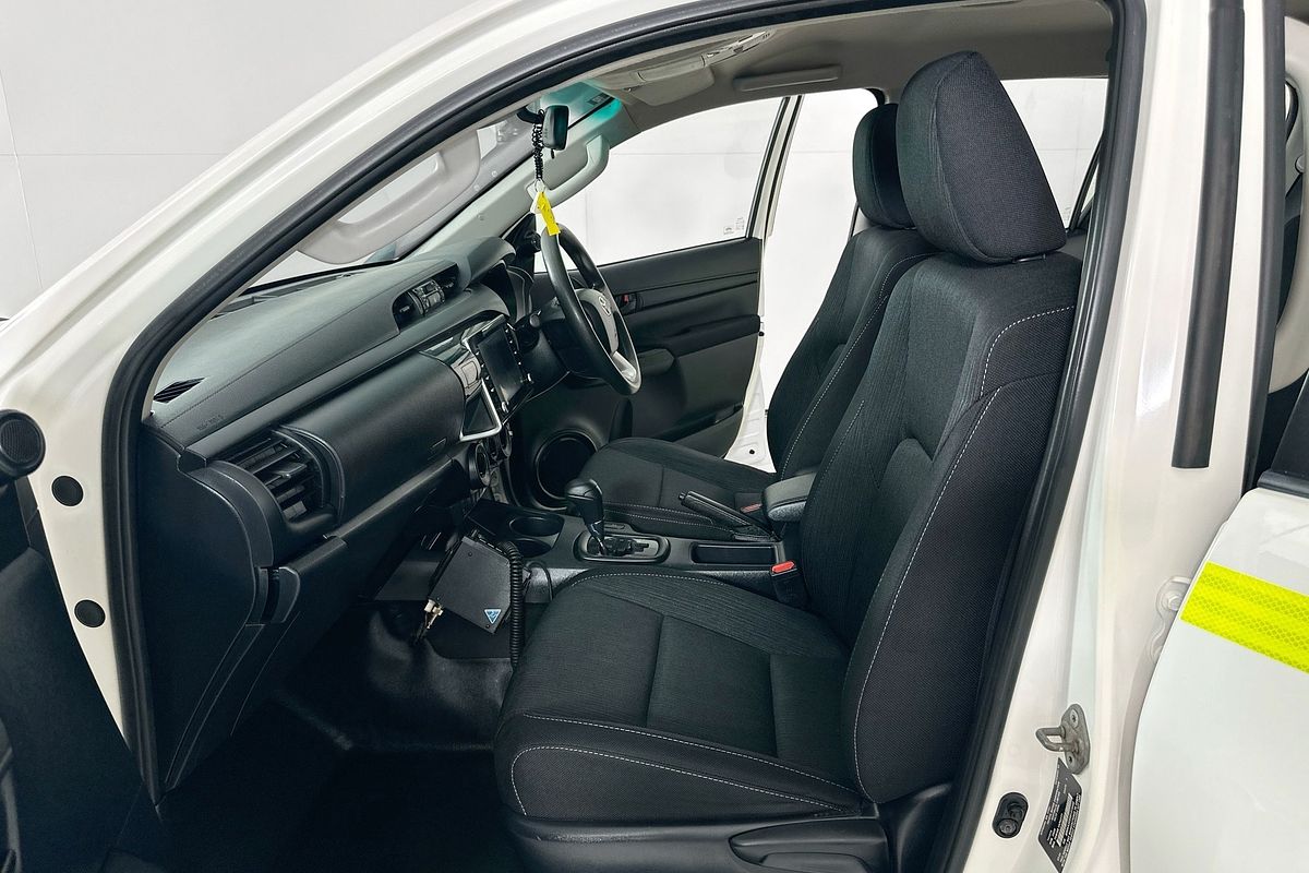 2021 Toyota HILUX SR (4x4) GUN126R FACELIFT 4X4