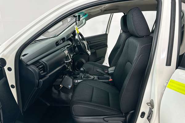 2021 Toyota HILUX SR (4x4) GUN126R FACELIFT 4X4