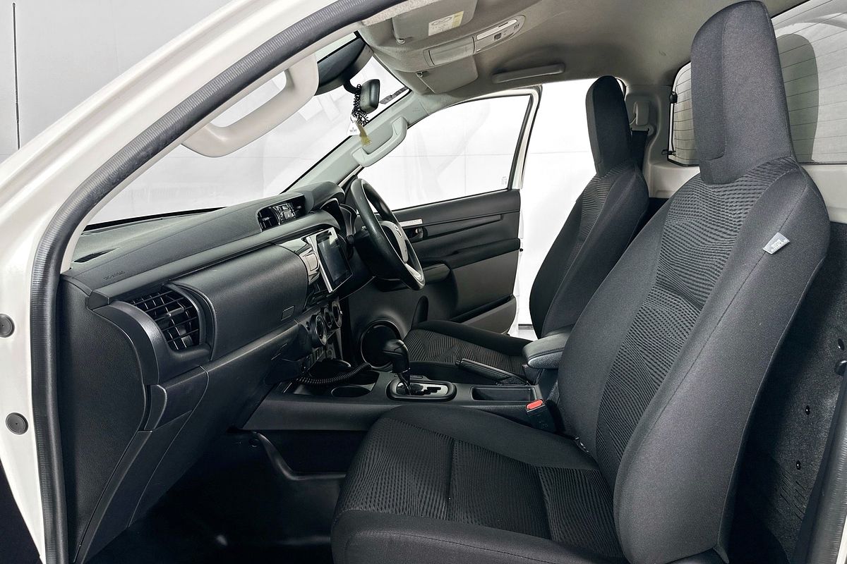 2019 Toyota HILUX SR (4x4) GUN126R MY19 4X4