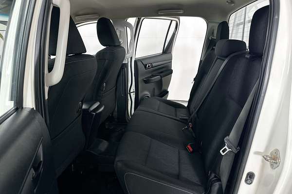 2021 Toyota HILUX SR (4x4) GUN126R FACELIFT 4X4