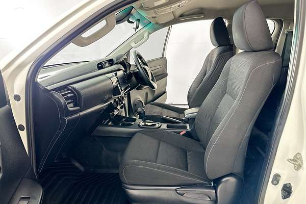 2020 Toyota Hilux SR (4x4) GUN126R FACELIFT 4X4