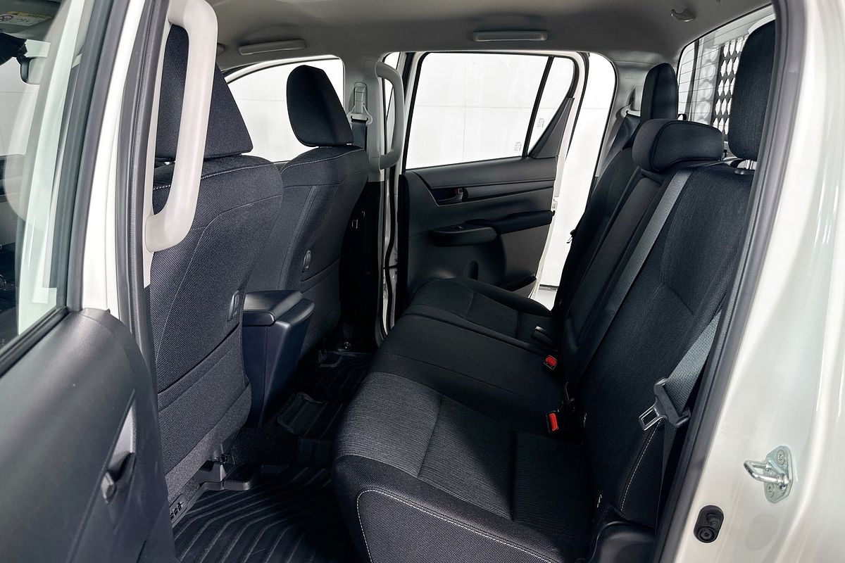 2025 Toyota HILUX SR 48V (4x4) GUN126R RC 4X4