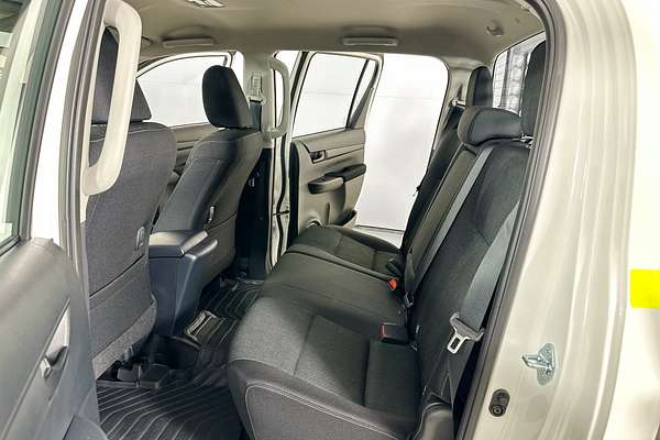 2025 Toyota HILUX SR (4x4) STEEL WHEELS GUN126R RC 4X4