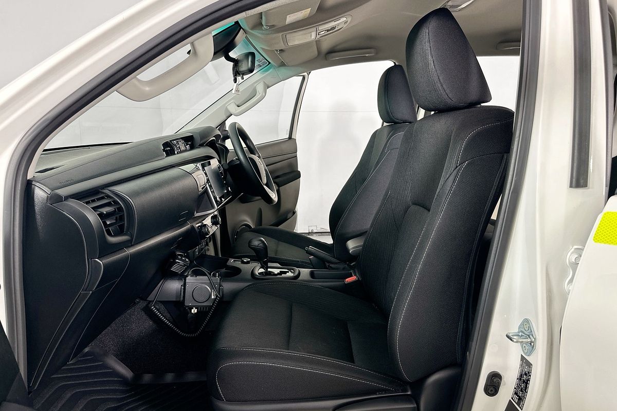 2024 Toyota HILUX SR 48V (4x4) GUN126R 4X4