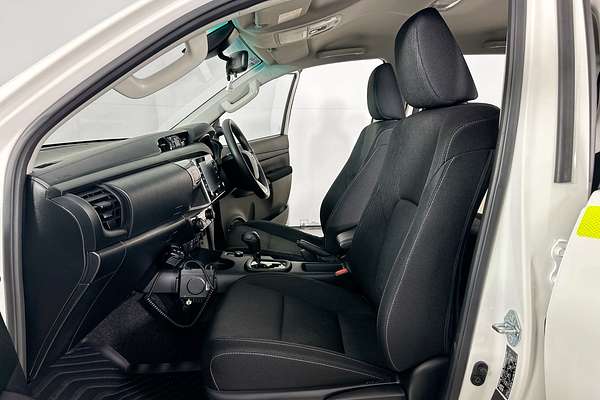 2024 Toyota HILUX SR 48V (4x4) GUN126R 4X4