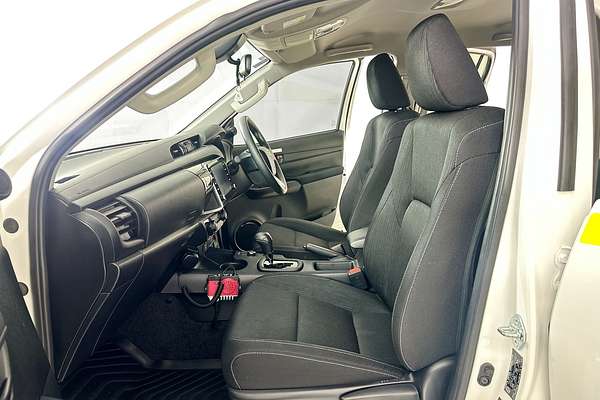 2024 Toyota HILUX SR 48V (4x4) GUN126R 4X4