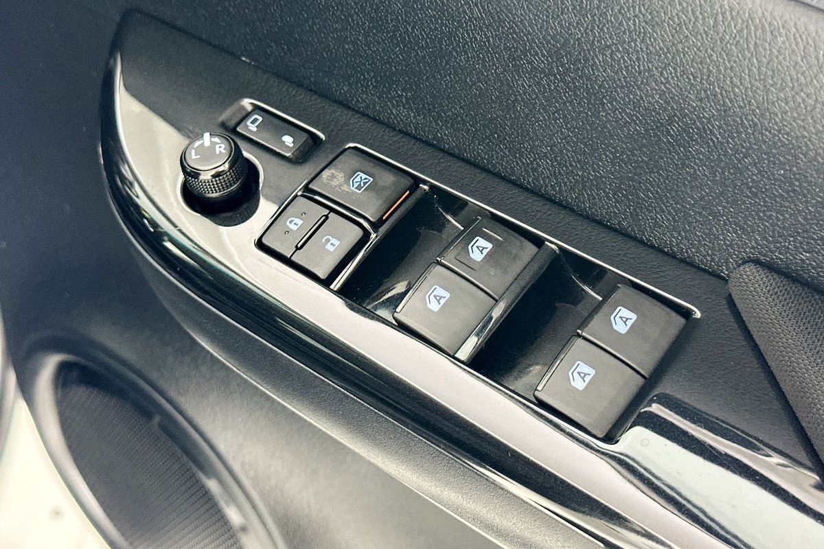 2019 Toyota HILUX SR5 (4x4) GUN126R MY19 4X4