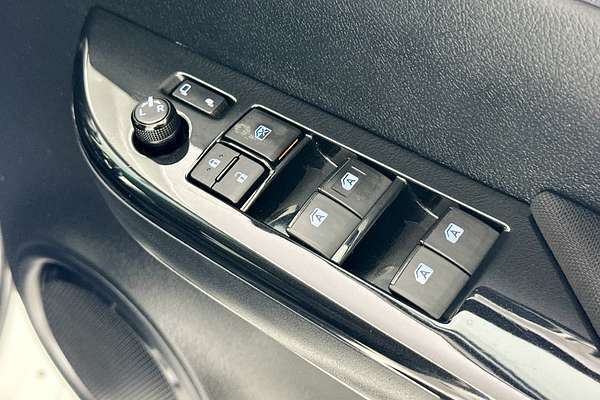 2019 Toyota HILUX SR5 (4x4) GUN126R MY19 4X4