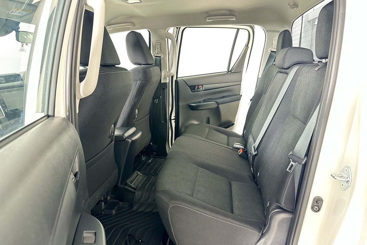 2025 Toyota HILUX SR (4x4) STEEL WHEELS GUN126R RC 4X4