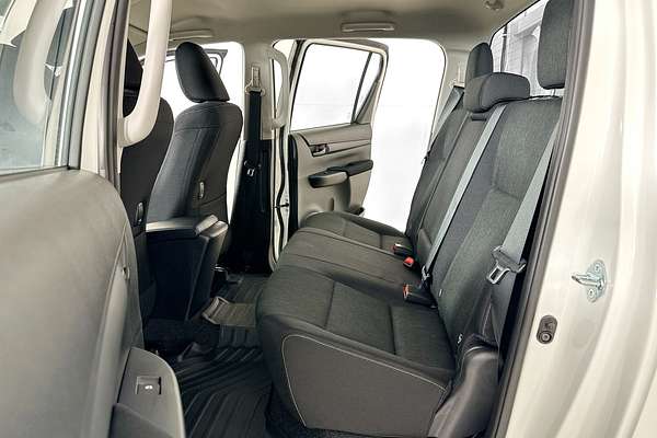 2025 Toyota HILUX SR 48V (4x4) GUN126R RC 4X4