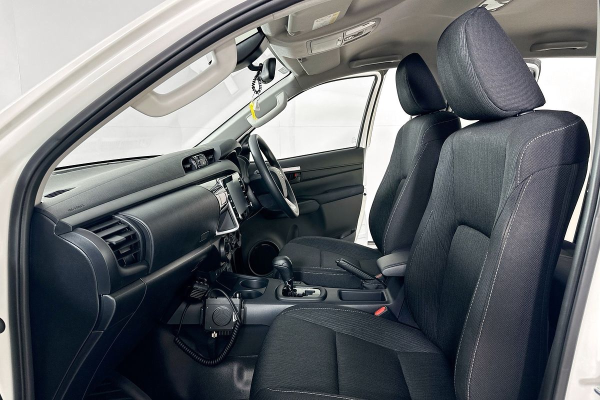 2025 Toyota HILUX SR (4x4) STEEL WHEELS GUN126R RC 4X4