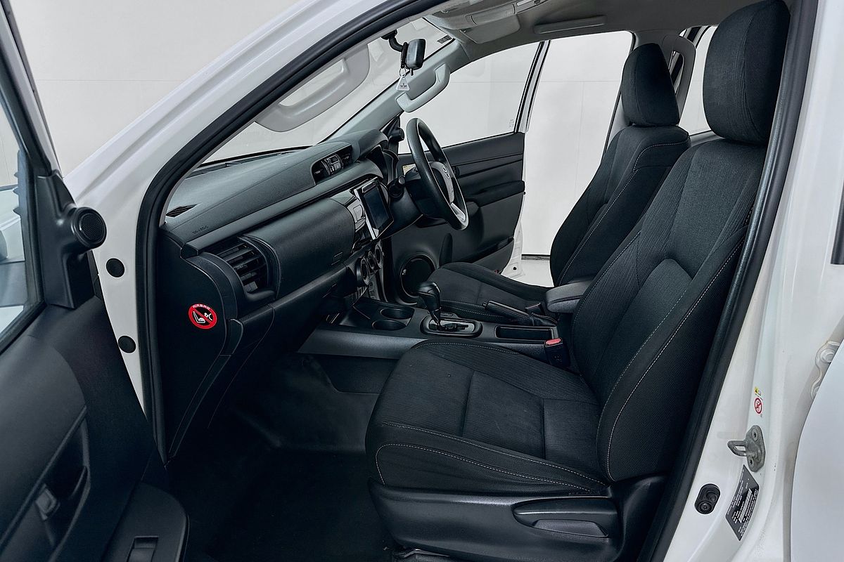 2019 Toyota HILUX SR (4x4) GUN126R MY19 4X4