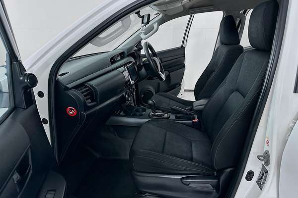 2019 Toyota HILUX SR (4x4) GUN126R MY19 4X4