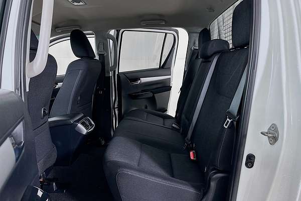 2021 Toyota HILUX SR5 (4x4) GUN126R FACELIFT 4X4
