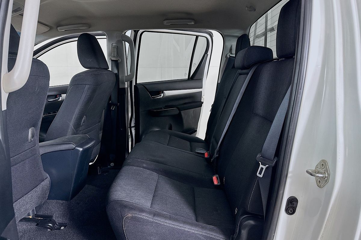 2016 Toyota HILUX SR5 (4x4) GUN126R 4X4