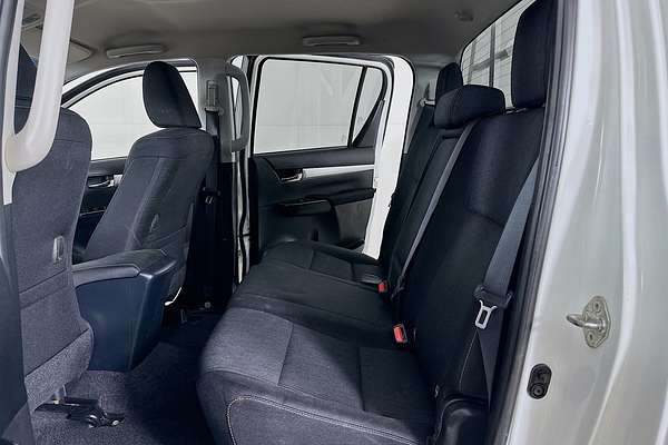 2016 Toyota HILUX SR5 (4x4) GUN126R 4X4