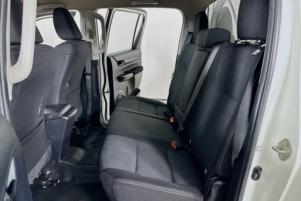 2018 Toyota HILUX SR (4x4) GUN126R MY19 4X4