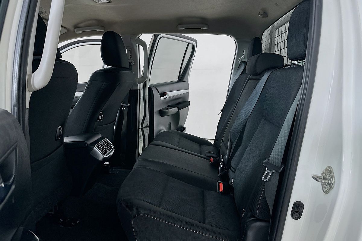 2021 Toyota HILUX SR5 (4x4) GUN126R FACELIFT 4X4