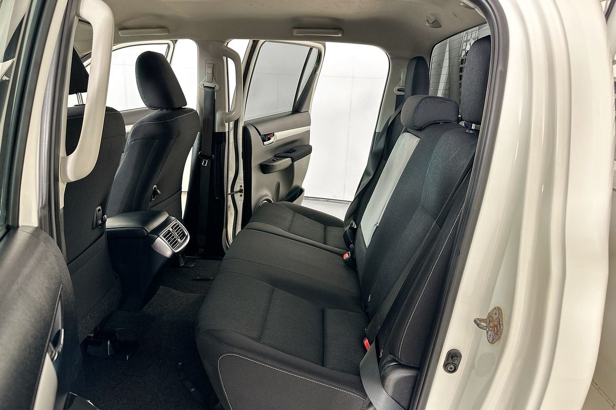 2021 Toyota HILUX SR5 (4x4) GUN126R FACELIFT 4X4