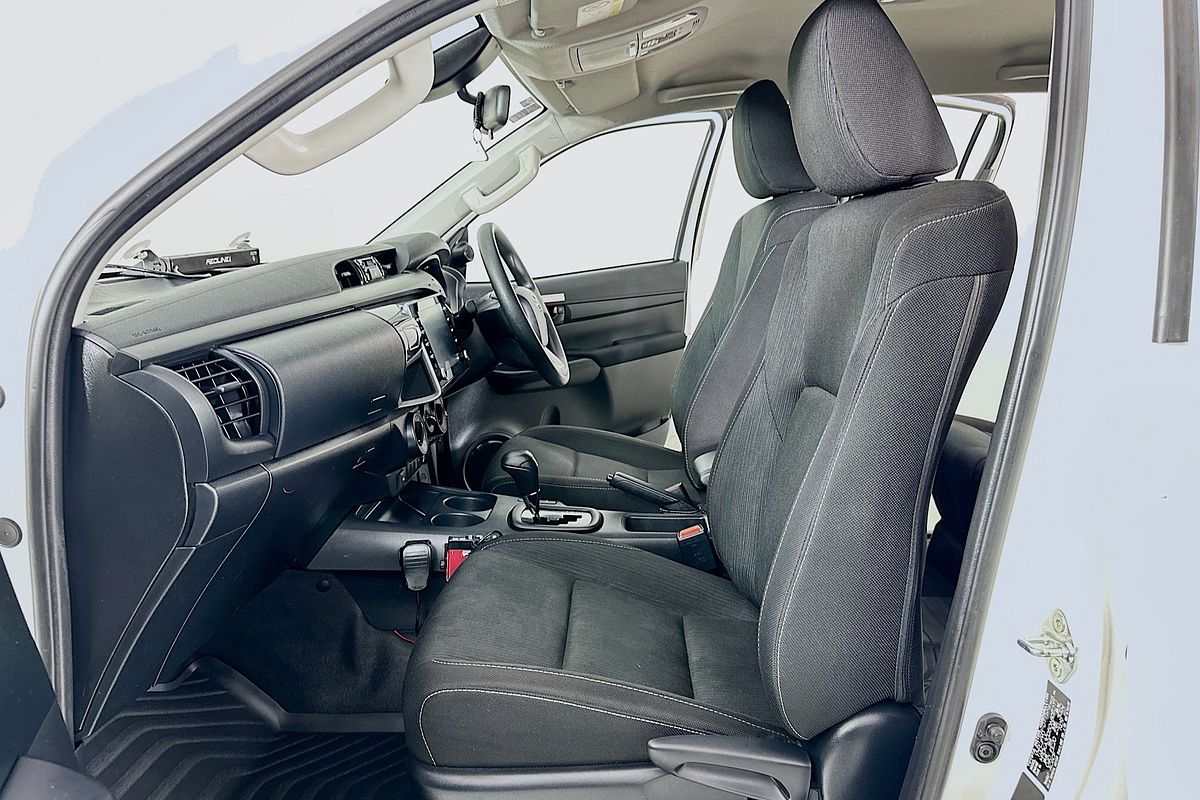 2024 Toyota HILUX SR (4x4) GUN126R FACELIFT 4X4
