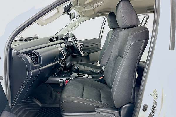 2024 Toyota HILUX SR (4x4) GUN126R FACELIFT 4X4