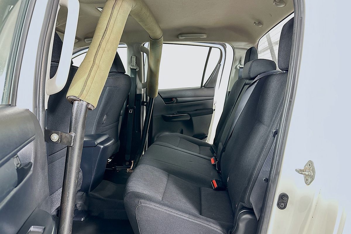 2017 Toyota HILUX SR (4x4) GUN126R 4X4