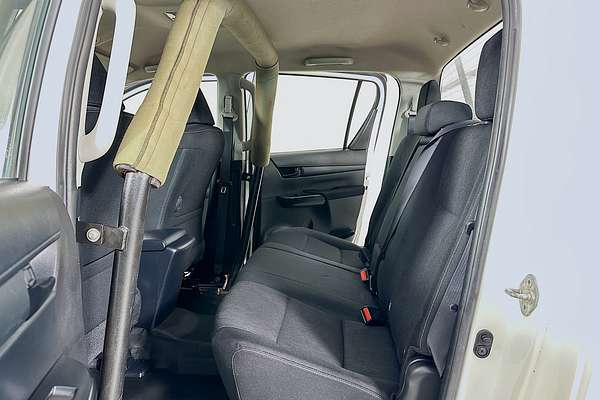 2017 Toyota HILUX SR (4x4) GUN126R 4X4