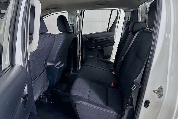 2021 Toyota HILUX SR (4x4) GUN126R FACELIFT 4X4