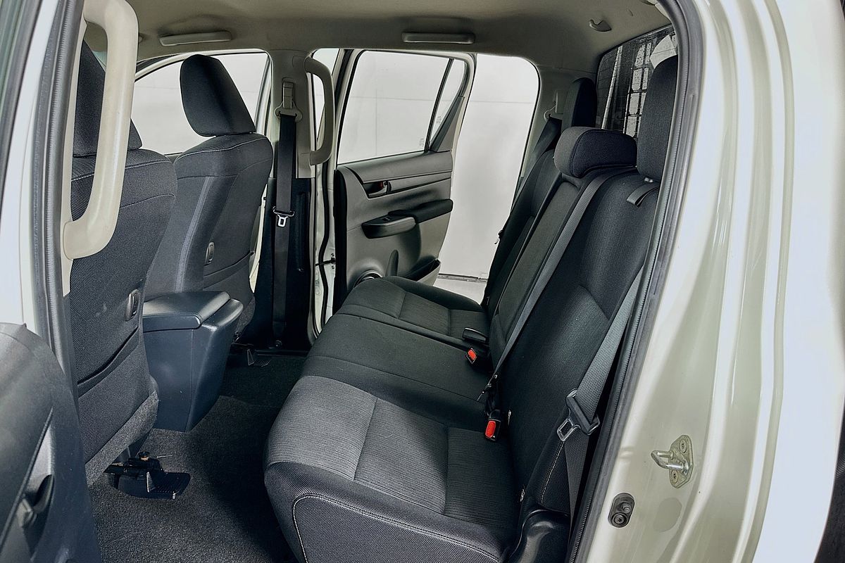 2015 Toyota HILUX SR GUN126R 4X4