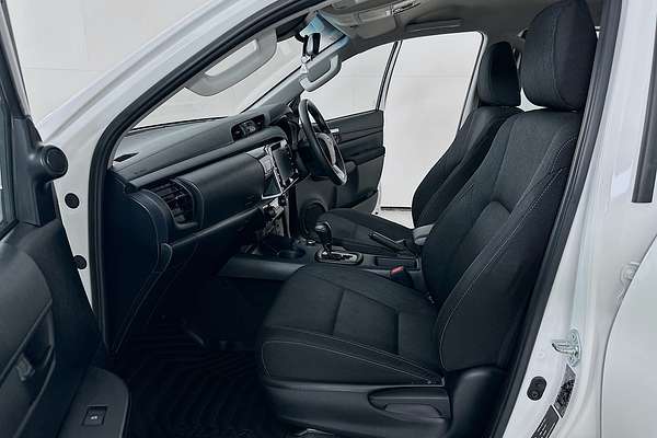 2024 Toyota Hilux SR 48V GUN126R 4X4