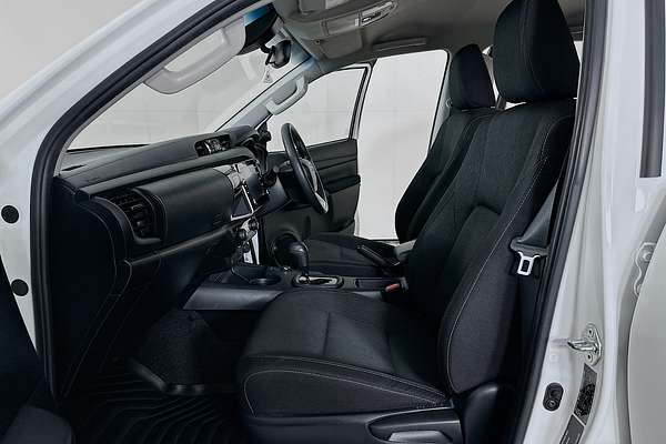 2024 Toyota HILUX SR 48V (4x4) GUN126R 4X4