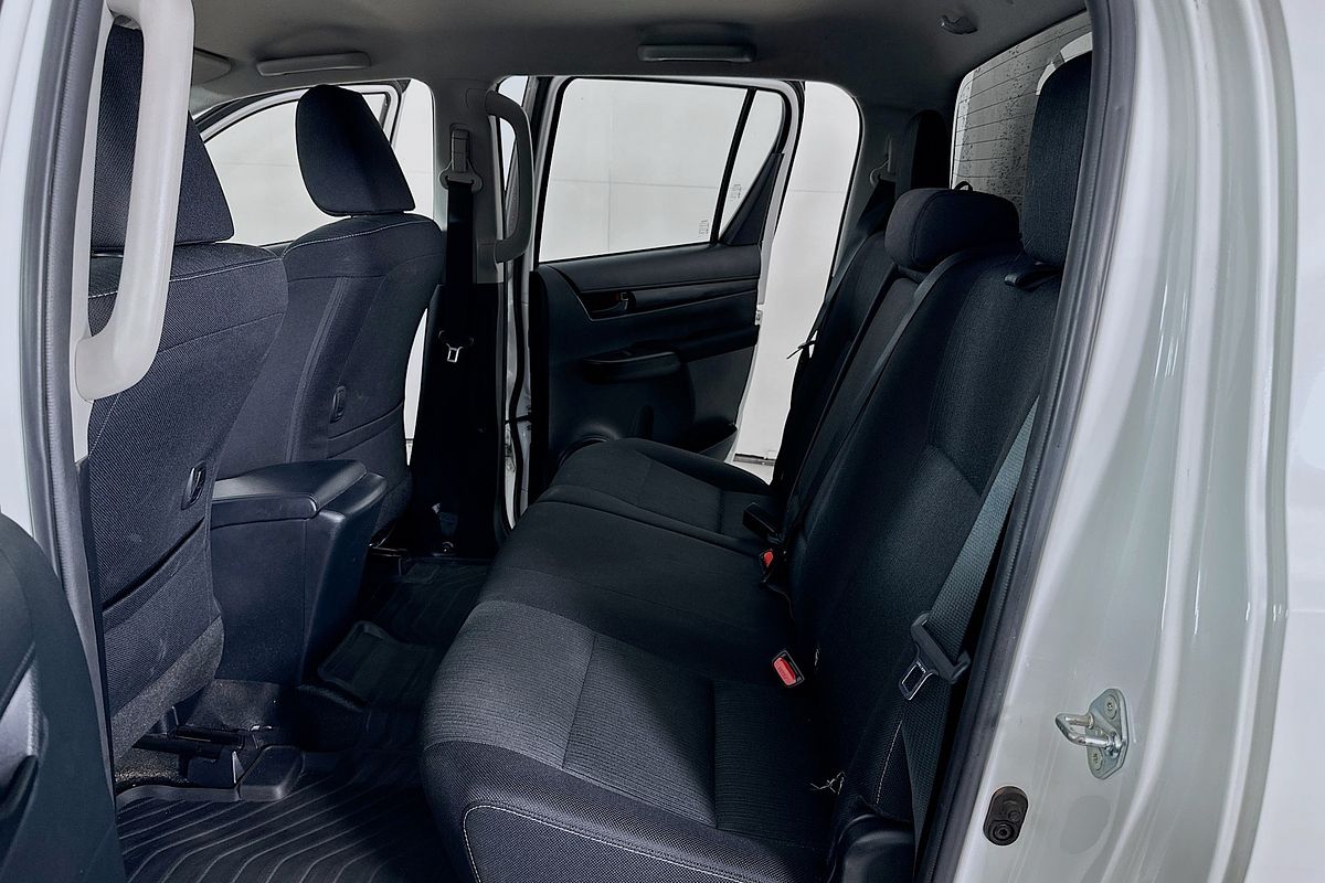2024 Toyota HILUX SR GUN126R 4X4