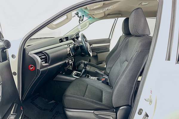 2016 Toyota HILUX SR5 (4x4) GUN126R 4X4
