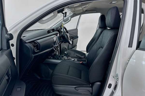 2023 Toyota HILUX SR GUN126R 4X4