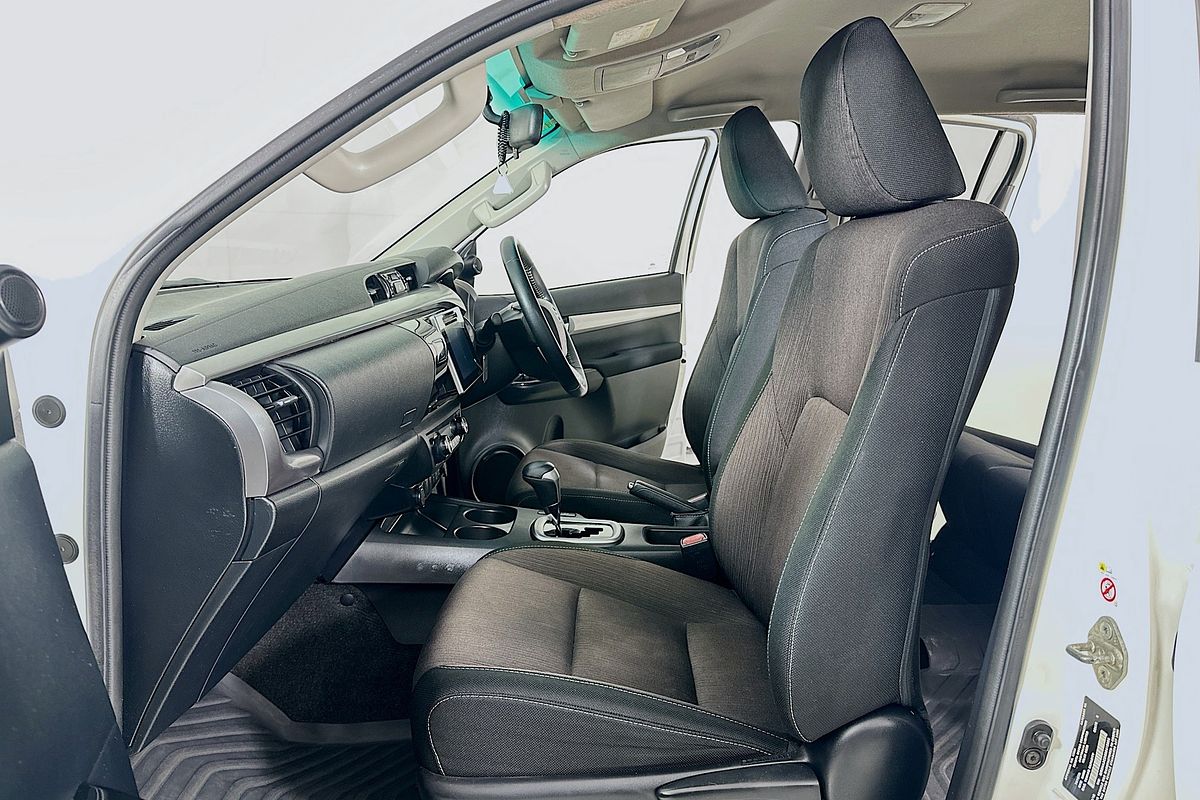 2018 Toyota HILUX SR5 (4x4) GUN126R MY17 4X4