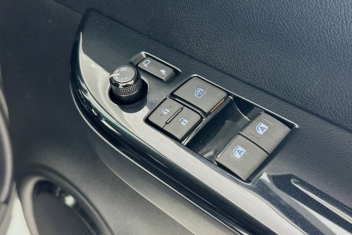 2023 Toyota HILUX SR5 (4x4) GUN126R 4X4