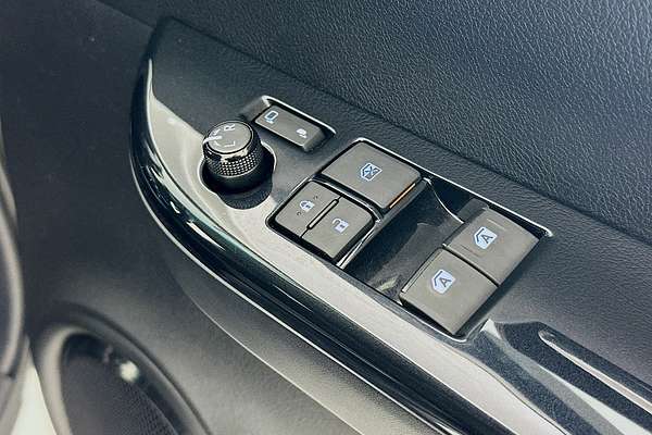 2023 Toyota HILUX SR5 (4x4) GUN126R 4X4