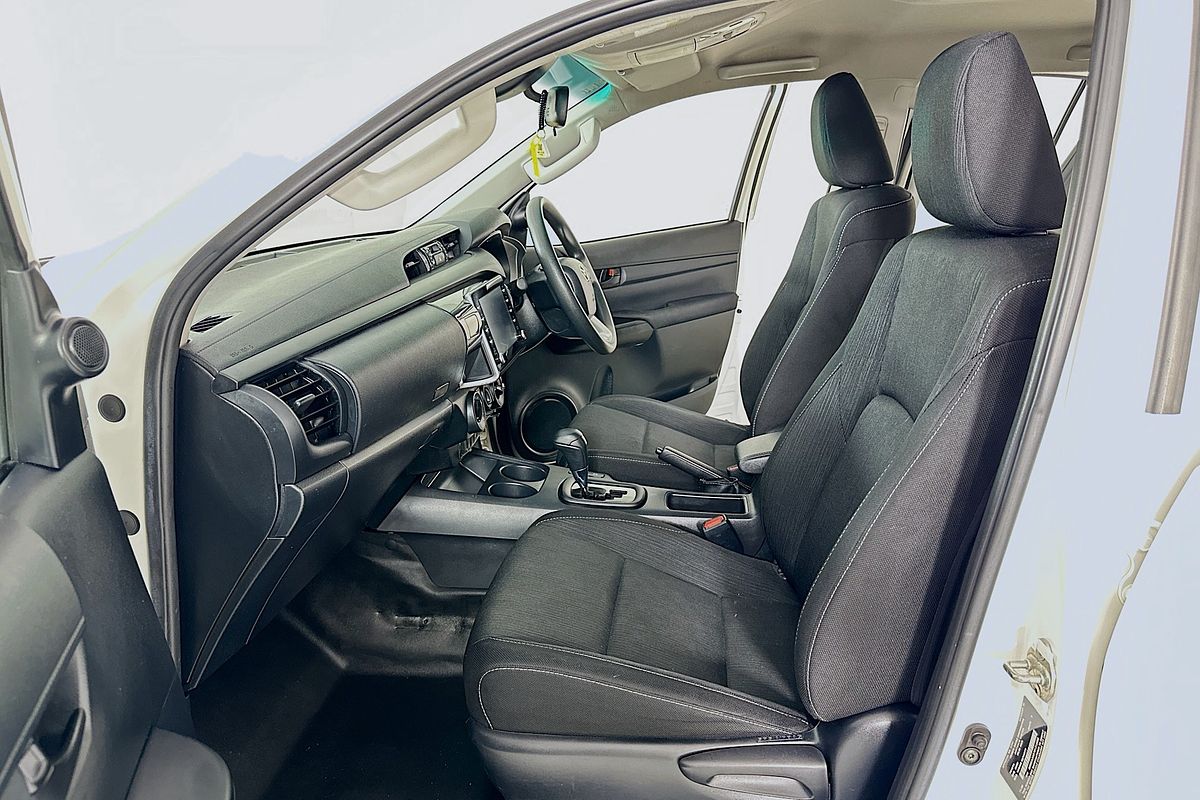 2020 Toyota HILUX SR (4x4) GUN126R FACELIFT 4X4